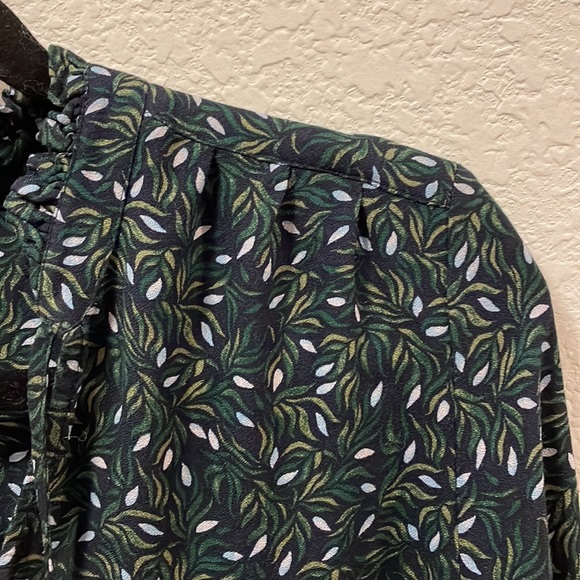 Hinge blouse tie front size Small. 100% viscose - Picture 7 of 8